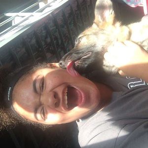 Meet your Posher, Johniya